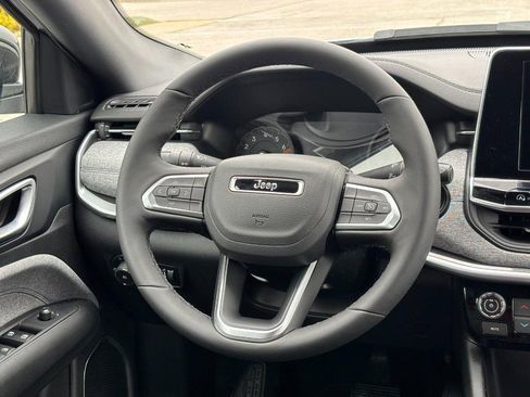 New 2026 Jeep Compass Latitude image 10