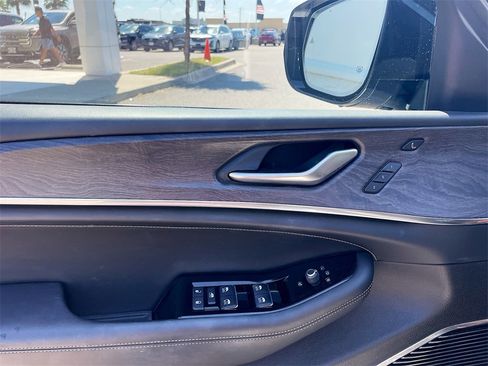 Used 2022 Jeep Grand Cherokee L Overland w/ Luxury Tech Group IV image 9