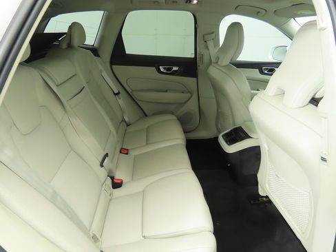 Used 2019 Volvo XC60 T5 Inscription w/ Protection Package Premier image 22