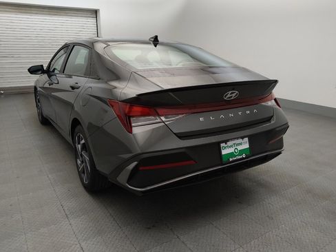 Used 2025 Hyundai Elantra Sport FWD image 5