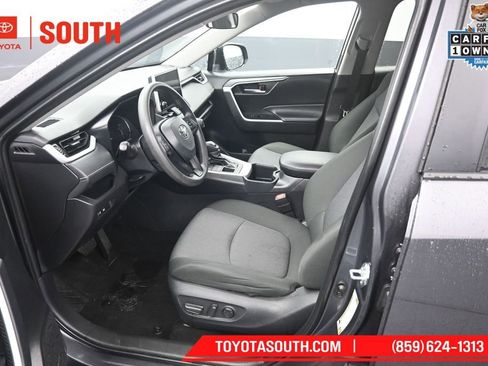 Used 2025 Toyota RAV4 XLE AWD/4WD image 9