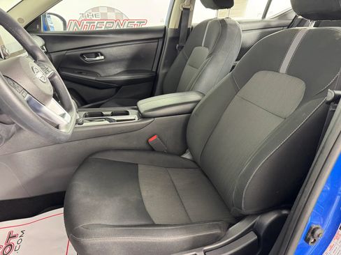 Used 2025 Nissan Sentra SV FWD image 32