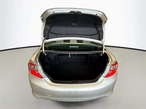 Used 2013 Toyota Camry LE image 24