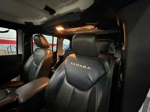 Used 2014 Jeep Wrangler Unlimited Sahara w/ Dual Top Group image 8