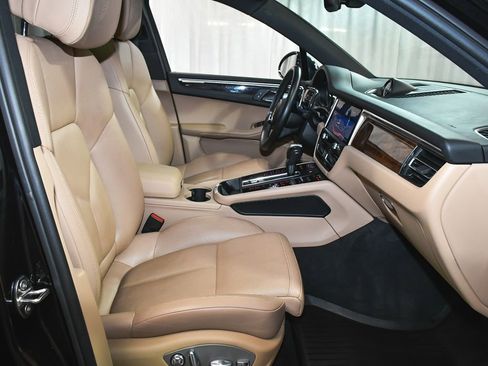 Used 2023 Porsche Macan AWD/4WD image 50