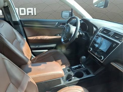 Used 2018 Subaru Outback 3.6R Touring AWD/4WD image 10
