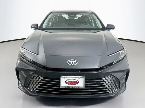 Used 2026 Toyota Camry XLE AWD/4WD image 2