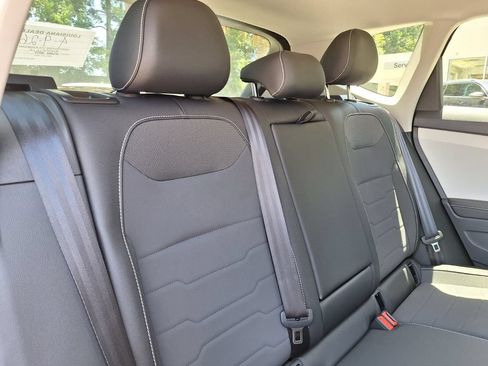 Certified 2025 Volkswagen Taos SE FWD image 27