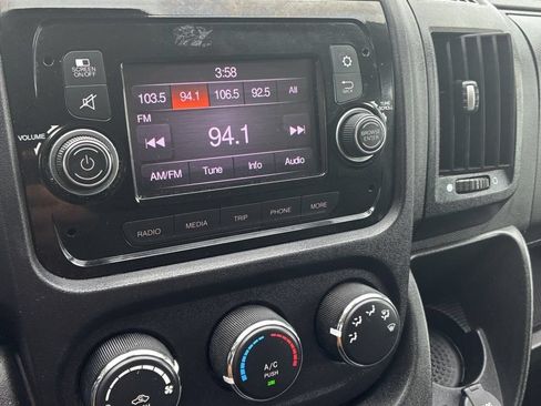 Used 2021 RAM ProMaster 2500 w/ Convenience Group FWD image 14