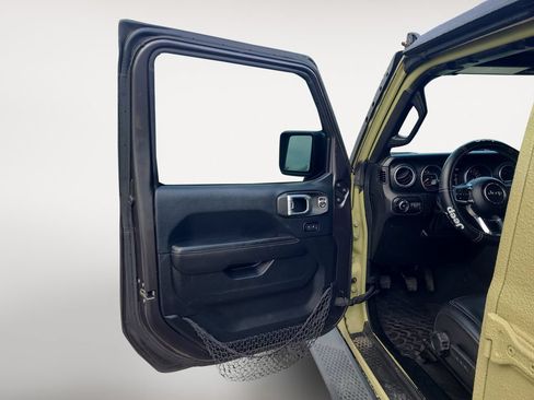 Used 2018 Jeep Wrangler Unlimited Sahara AWD/4WD image 23