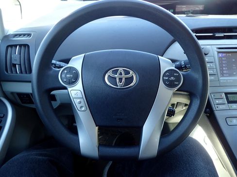 Used 2015 Toyota Prius Three image 14