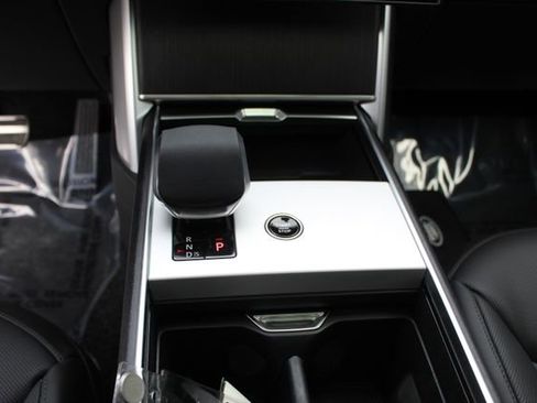 New 2026 Land Rover Range Rover SE image 13