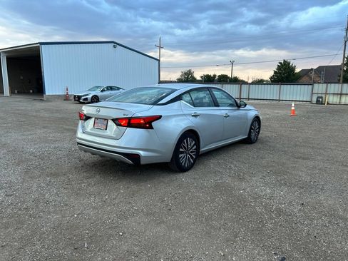 Used 2024 Nissan Altima 2.5 SV FWD image 6