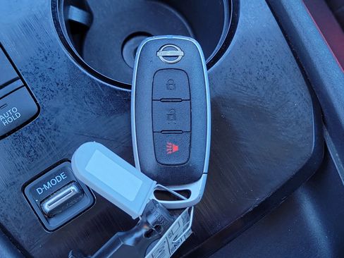 Used 2024 Nissan Rogue S FWD image 29