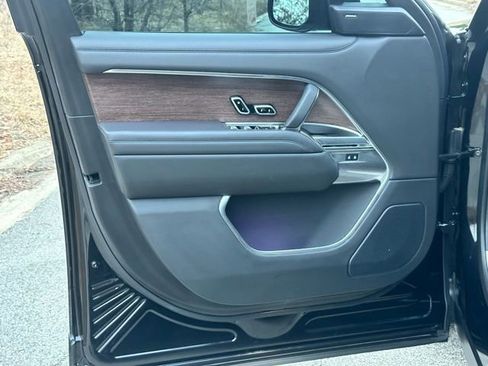 Used 2025 Land Rover Range Rover SE image 10