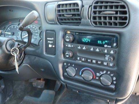 Used 2003 Chevrolet S10 Pickup LS RWD image 16