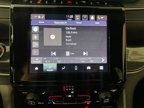 Used 2023 Jeep Grand Cherokee L Laredo RWD image 31