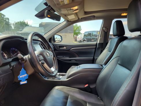 Used 2018 Toyota Highlander Limited Platinum AWD/4WD image 7
