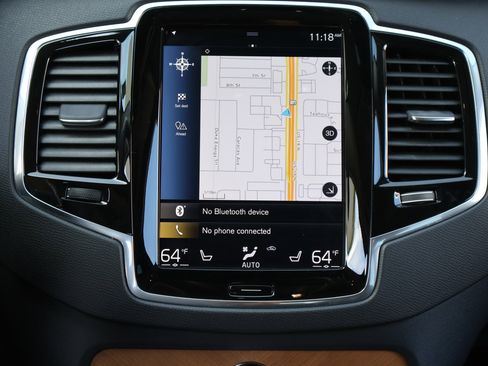 Used 2022 Volvo XC90 T6 Momentum w/ Advanced Package image 3