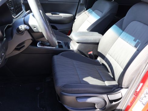 Used 2020 Kia Sportage LX image 39