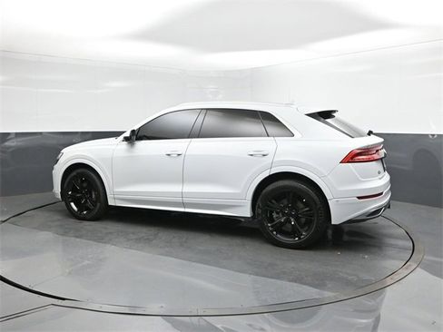 Used 2023 Audi Q8 Premium image 5