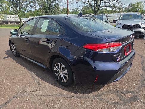 Used 2022 Toyota Corolla LE FWD image 4