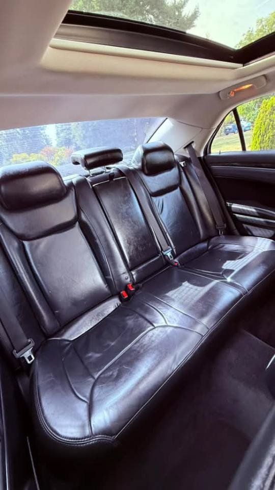 Used 2016 Chrysler 300 Limited RWD image 8