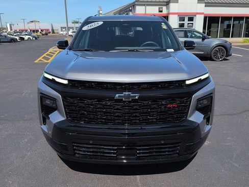 Used 2025 Chevrolet Traverse RS w/ LPO, Floor Liner Package FWD image 2