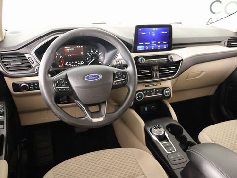 Used 2020 Ford Escape SE image 2