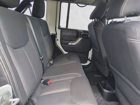 Used 2015 Jeep Wrangler Unlimited Rubicon w/ Connectivity Group AWD/4WD image 22