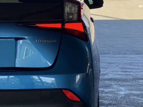 Used 2021 Toyota Prius LE image 15