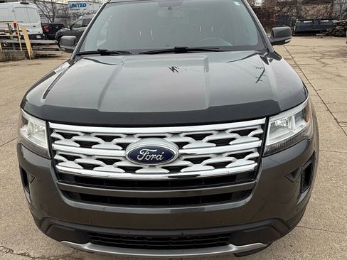 Used 2019 Ford Explorer XLT image 2