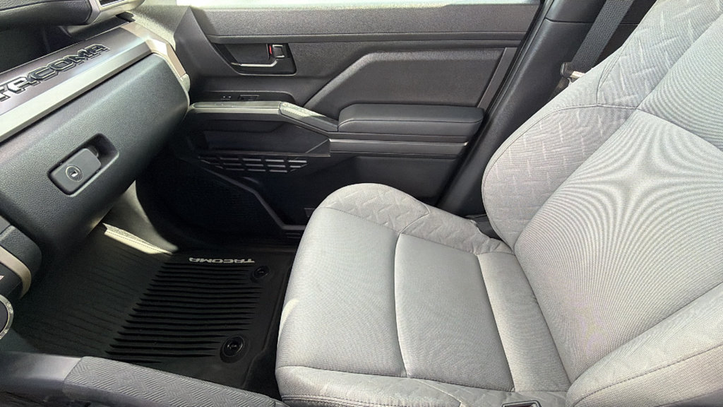 Certified 2025 Toyota Tacoma SR5 AWD/4WD image 12