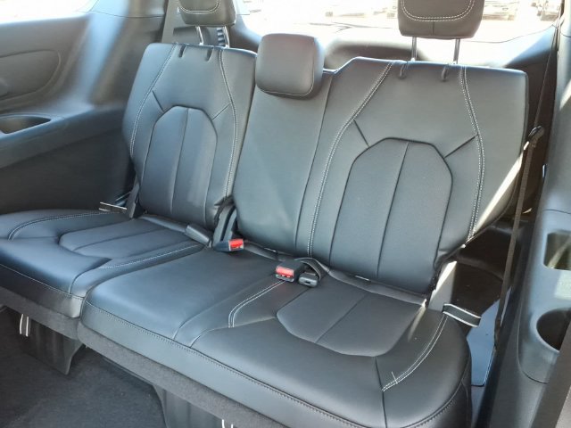 New 2027 Chrysler Pacifica Select FWD image 12