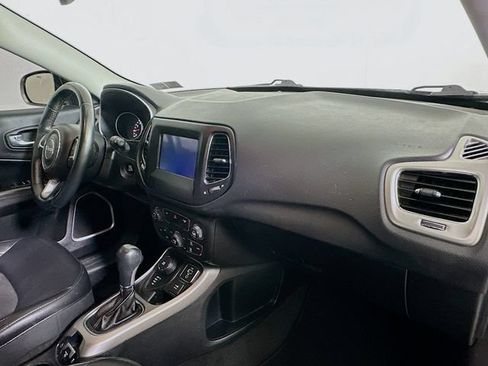 Used 2018 Jeep Compass Latitude w/ Popular Equipment Group AWD/4WD image 30