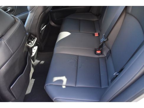 Used 2024 Lexus ES 300h F Sport image 16