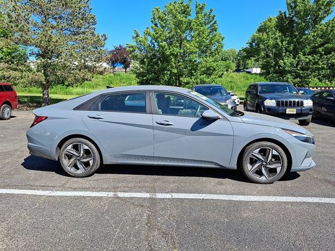 Used 2023 Hyundai Elantra SEL w/ Convenience Package FWD image 18