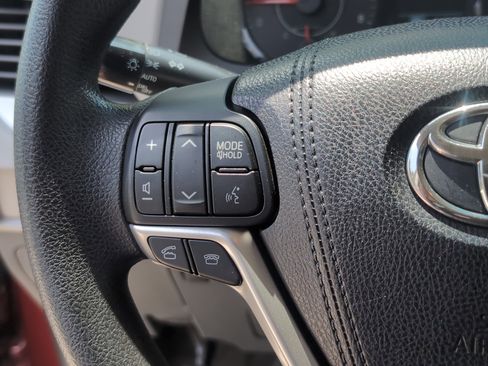 Used 2015 Toyota Sienna LE FWD image 19