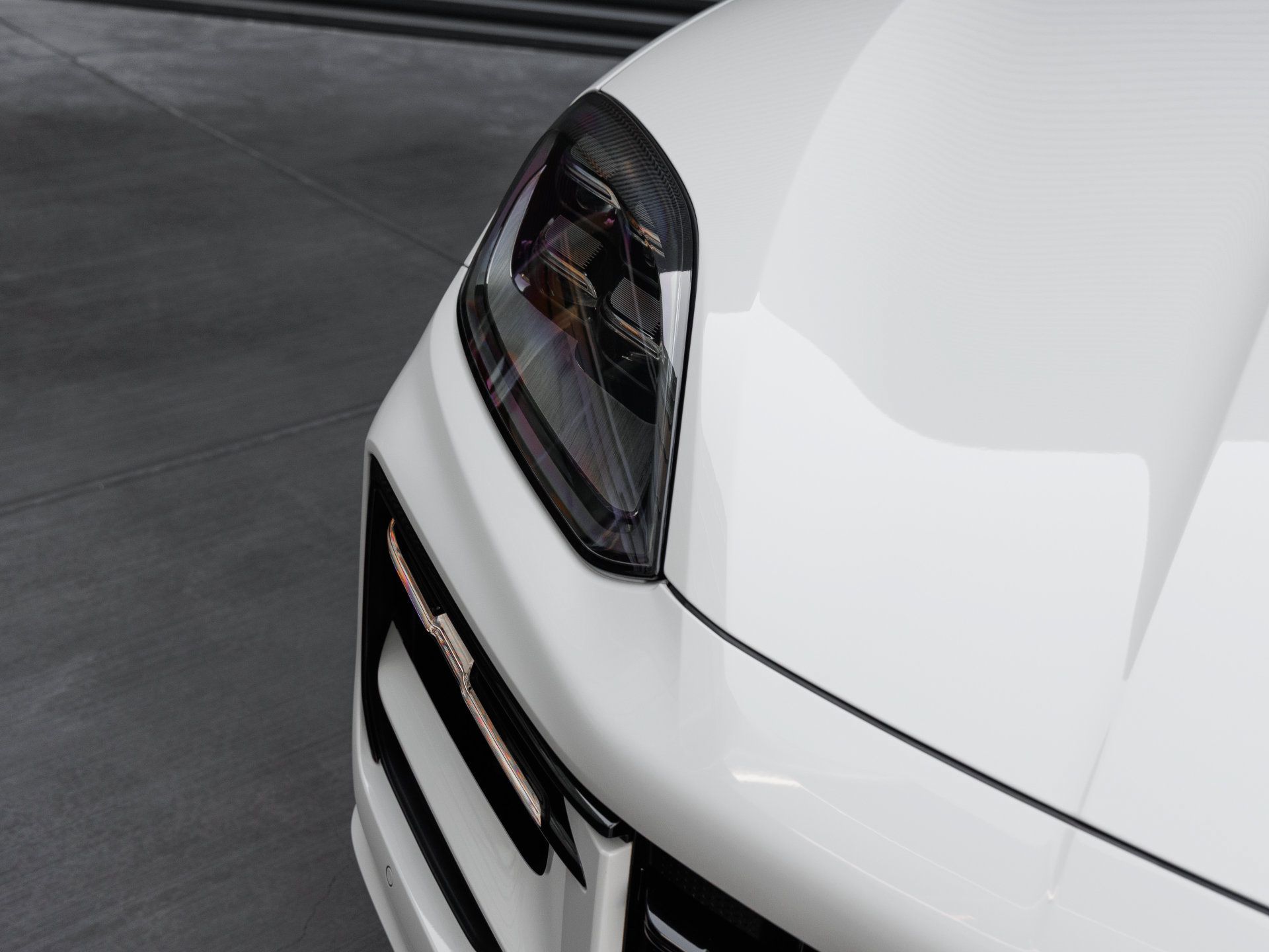 Certified 2025 Porsche Cayenne AWD/4WD image 39