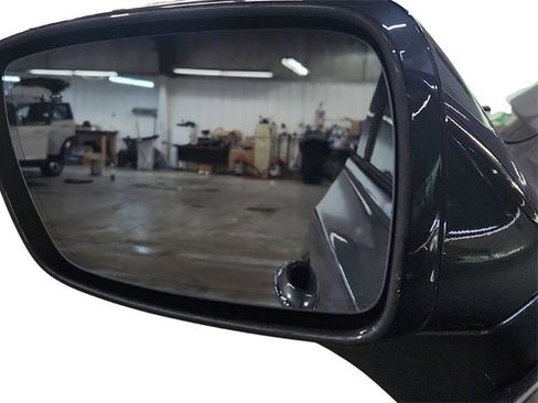 Used 2019 Buick Enclave Essence image 10