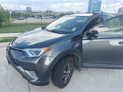 Used 2016 Toyota RAV4 LE FWD image 1
