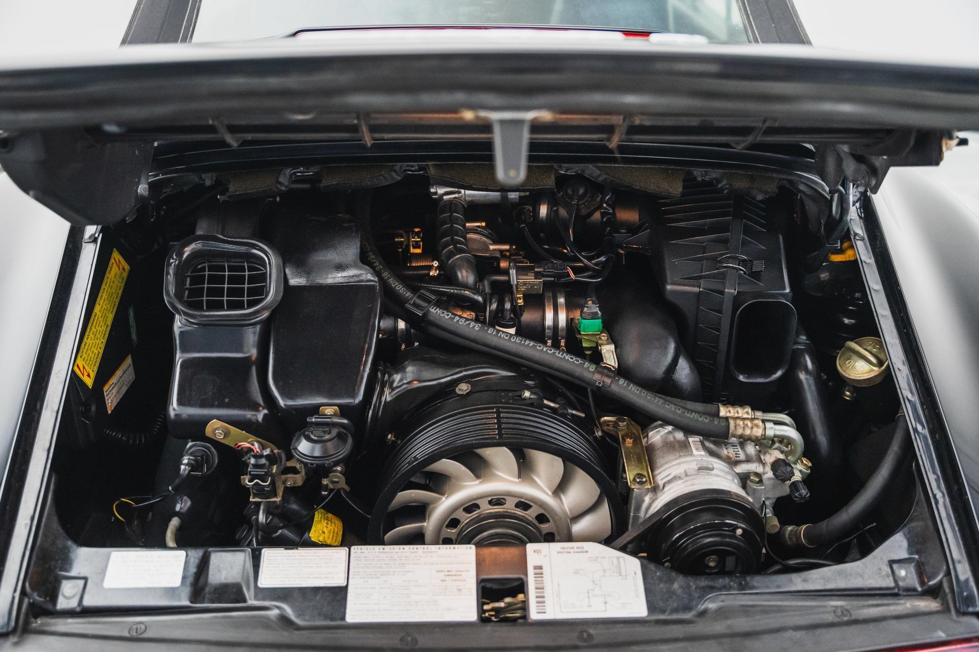 Used 1995 Porsche 911 Carrera RWD image 3