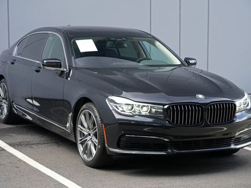 Used 2019 BMW 740i RWD image 56