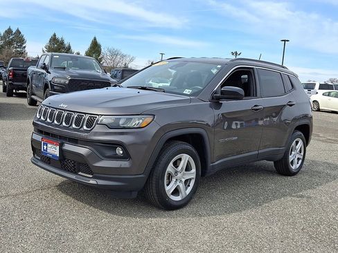 Used 2023 Jeep Compass Latitude AWD/4WD image 6