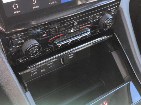 Used 2023 Jeep Grand Cherokee L Limited w/ Trailer Tow Group (B) image 27