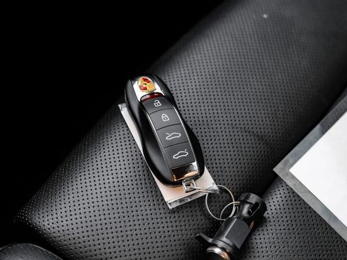 Used 2021 Porsche 718 Cayman w/ Premium Package image 60