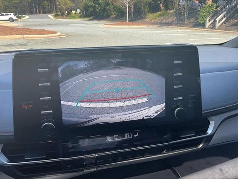 Used 2023 Toyota Sienna XSE FWD image 15