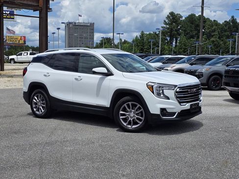 Used 2023 GMC Terrain SLT AWD/4WD image 2