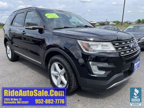 Used 2017 Ford Explorer XLT w/ Equipment Group 201A AWD/4WD image 3