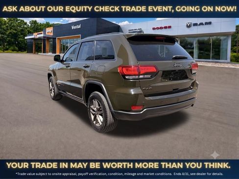 Used 2016 Jeep Grand Cherokee Laredo 75th Anniversary AWD/4WD image 9
